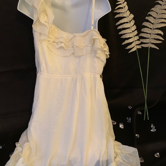 ♥️Off -white cocktail dress - Picture 2 of 3